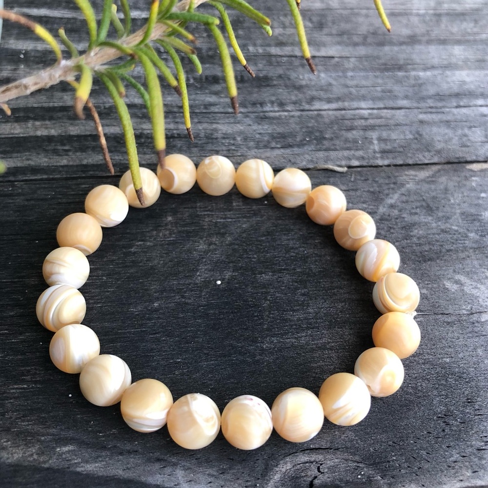 New Authentic Mother Of Pearl Stretch Bead Bracelet 🍯